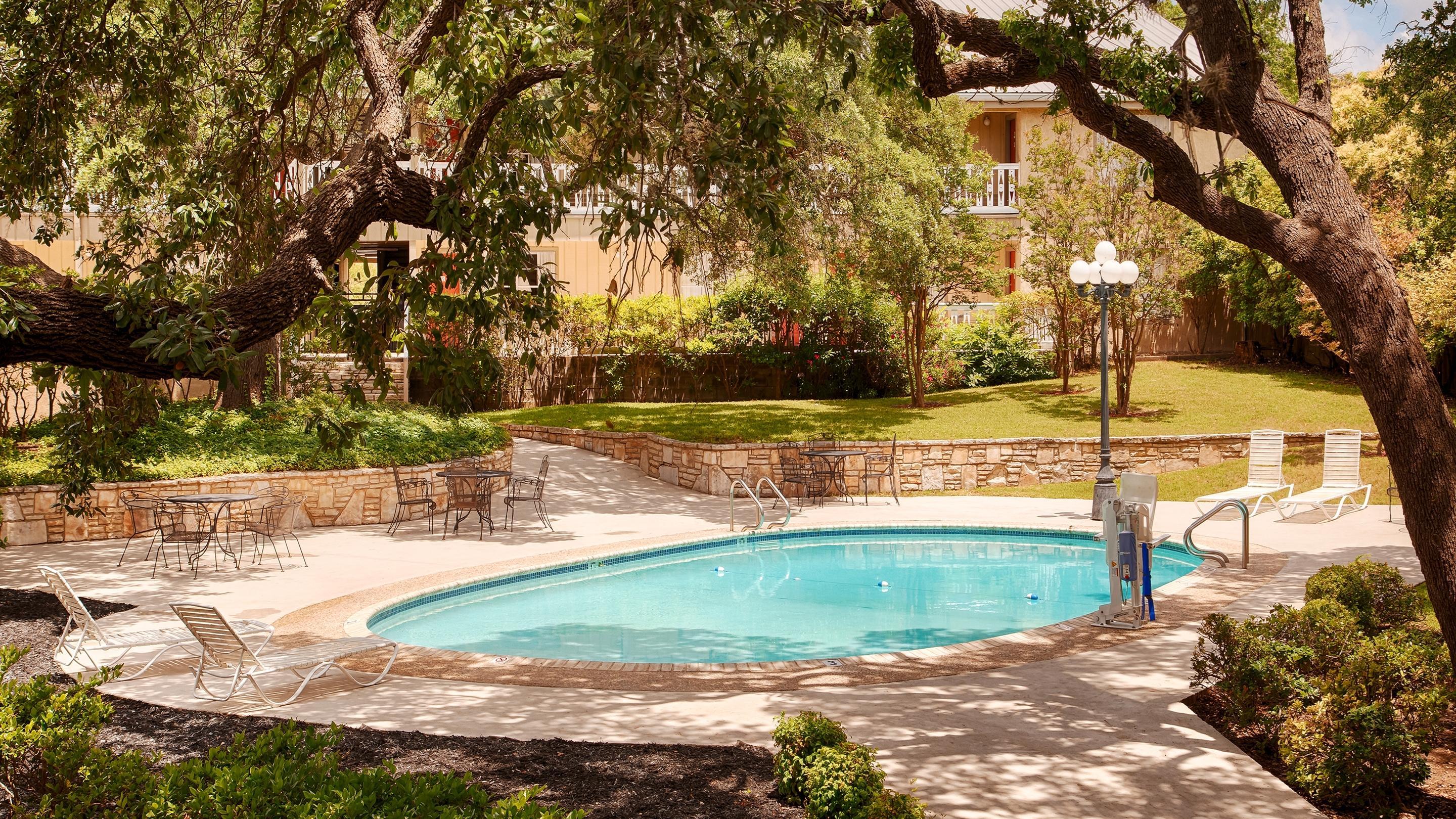 Best Western Sunday House Inn Kerrville Exterior photo