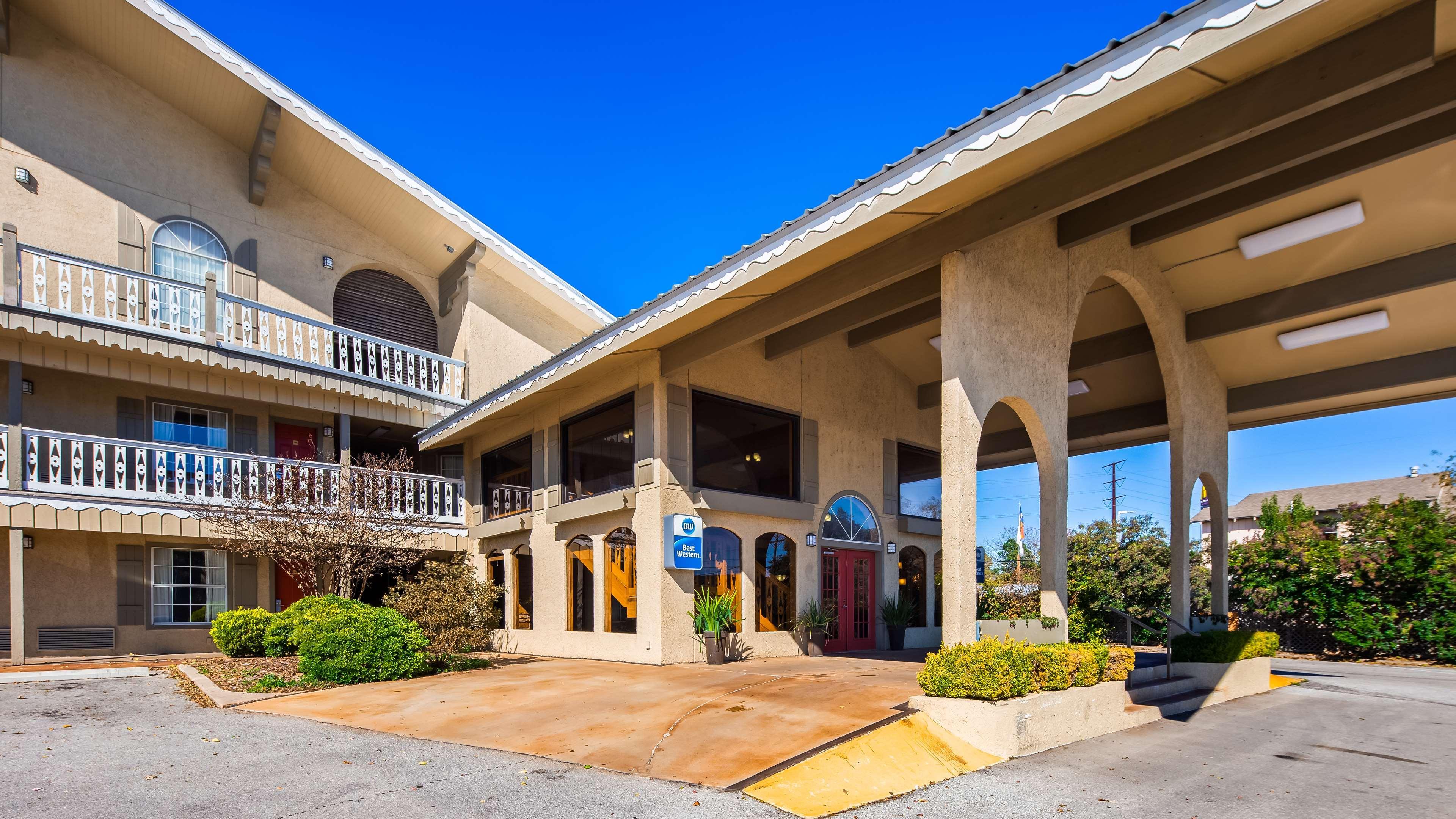 Best Western Sunday House Inn Kerrville Exterior photo
