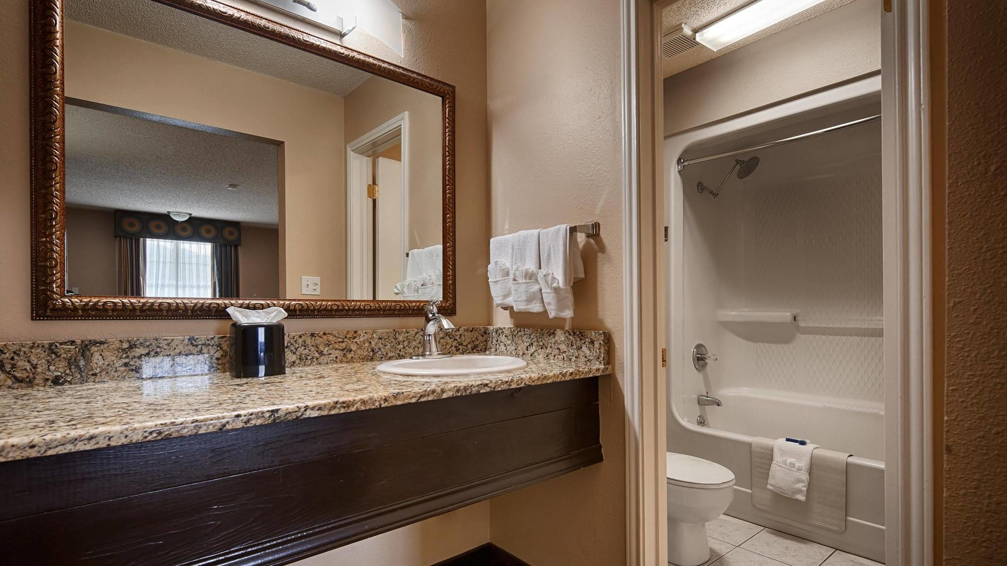Best Western Sunday House Inn Kerrville Exterior photo